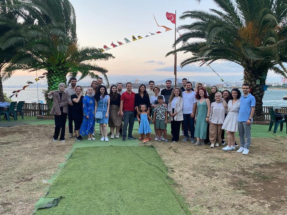 A team evening by the sea
